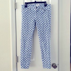 Vineyard vines White and Blue pattern pants size 4 skinny